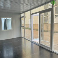 Maison préfabriquée en acier avec un design moderne pour centre commercial, bureau, mur-rideau en verre commercial, maison préfabriquée