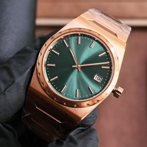 Reloj de pulsera de lujo en oro rosa con esfera verde efecto rayos de sol y visualización de fecha - Product Image 1