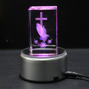 Cristal religieux en forme de cube 3D, souvenirs de baptême pour bébé - Product Image 1