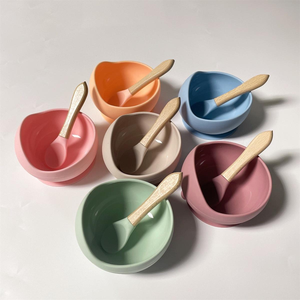 Sevimli Hayvan Desenli Yuvarlak Silikon Bebek Kase ve Kaşık Seti, Vakumlu Tabanlı Taşınabilir Tasarım, Çin'den Bebek Yemekleri İçin - Product Image 2
