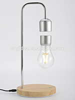 Lámpara de Mesa Magnética Levitante de Madera y Vidrio con Bombilla de Luz Blanca Cálida Inalámbrica y Botón Táctil