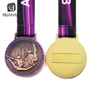 <span class=keywords><strong>Porte</strong></span>-médaille de <span class=keywords><strong>gymnastique</strong></span> en métal doré 3D avec logo en émail personnalisé - Product Image 3