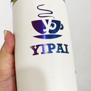 Vaso Térmico Holográfico Blanco y Negro de 20 oz, Taza de Café de Acero Inoxidable Aislada con Recubrimiento Arcoíris y Tapa - Product Image 3