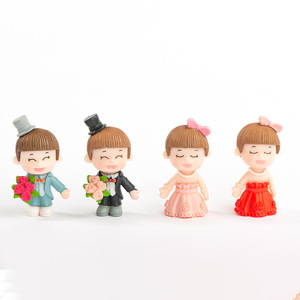 Figurines de mariage miniatures, couple de dessins animés en PVC, décorations pour centres de table de mariage D1332 - Product Image 1