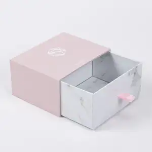 صندوق هدايا أبيض ورقي قابل للطي مخصص الحجم مطبوع عليه ورود وتعبئة طعام مخبوز وحلوى وحلوى مع غطاء بلاستيكي شفاف