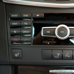 สติ๊กเกอร์ตกแต่งภายในรถยนต์ Xingbaiwang สำหรับ Mercedes-Benz แผงคอนโซลกลาง ปุ่มเครื่องเล่นซีดี ปุ่มโทรศัพท์ วัสดุ ABS ใช้ได้กับรถยนต์ทั่วไป - Product Image 1