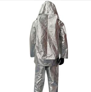 Traje de protección contra incendios aluminizado de tres capas de calor antiradiación de 1000 grados <span class=keywords><strong>para</strong></span> operaciones de emergencia de alta temperatura - Product Image 3