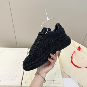 Chaussures de sport décontractées à semelle épaisse avec strass personnalisés de la marque 2026 - Tendance et luxueuses avec fonction de rehaussement - Product Image 3