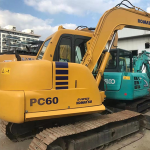 Excavatrice Komatsu PC60-7 d'occasion, modèle 2015, moteur et pompe inclus, poids opérationnel de 6 tonnes, fabriquée au Japon - Product Image 1
