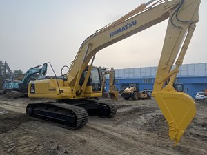 Mini-excavatrice Komatsu PC220-7 en bon état, d'origine japonaise, avec moteur à chenilles liquides inclus, machine d'occasion à vendre en Chine - Product Image 3