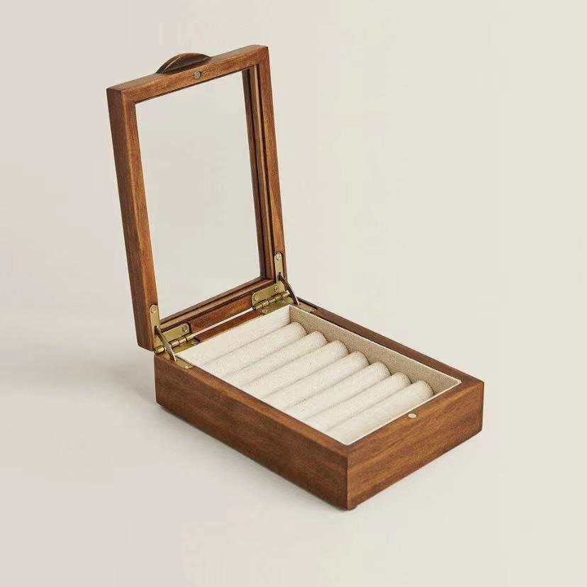 กล่องใส่แหวนเชอร์รี่สีทอง