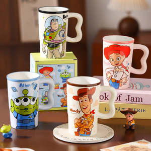Tasse en céramique grande capacité Toy Story avec poignée ondulée – Adorable dessin animé Buzz, Woody, Jessie, Alien – Tasse à café et à eau avec poignée ondulée - Product Image 1