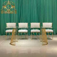 Table à manger moderne en acier inoxydable de forme personnalisable avec plateau en verre trempé pour mariages, événements hôteliers et fêtes