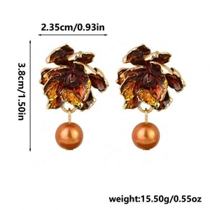 Pendientes de Mujer de Aleación de Cobre con Diseño Retro de Aguja de Plata, Adornados con Cristales de Estrás, Pequeños y Modernos - Product Image 3