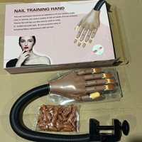 Modèle d'entraînement professionnel réglable en plastique pour la pratique du nail art, main solide avec faux ongles pour la formation en manucure, fournitures pour ongles