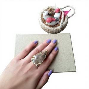 Anillo de Moda Ajustable de Aleación Chapada en Oro de 18K con Diseño Gitano, Sin Níquel, con Punta de Flecha de Jaspe Marrón y Ágata para Cóctel - Product Image 1