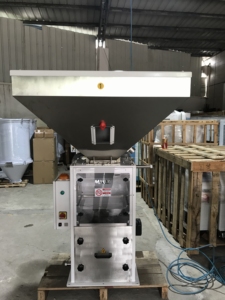 Mélangeur doseur gravimétrique automatique PLC haute précision 4/5/6 voies pour plastique, mélangeur de pesage pour moulage par injection et extrusion en lot, 300 kg/heure - Product Image 3