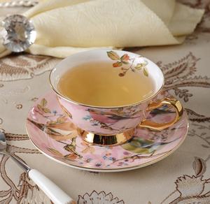 Service à café et thé de luxe vintage européen rose à motifs floraux et oiseaux, 15 pièces, en porcelaine dorée, comprenant tasses, soucoupes, crèmeuse, sucrier et théière, pour la maison - Product Image 5