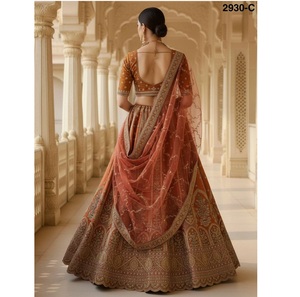 Lehenga Choli de Seda para Novia en Oferta, con Doble Dupatta y Bordado Pesado con Hilo Zari, para Recepción de Bodas y Vestimenta Nupcial - Product Image 6