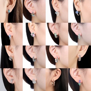 Colección Natural Inspiration Garden, Pendientes de Aro con Zirconia, Cobre Blanco y Latón, Diseño de Flor y Hoja de Loto - Exclusivo para Mujeres - Product Image 3