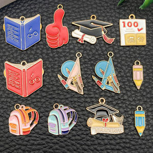 Accessoires DIY en alliage, finition émaillée, thème saison des examens et toque de baccalauréat, breloque pendentif pour sac à dos, stylo et porte-clés - Product Image 2