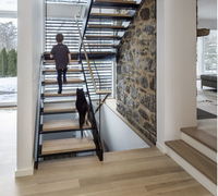 Escalier droit en acier moderne, escalier flottant intérieur avec marches en bois et garde-corps en verre pour maison haut de gamme