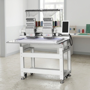 Máquina de Bordar Computarizada QHM 2026 de <span class=keywords><strong>2</strong></span> Cabezales para Gorras, 12/15 Agujas con Motor de Rodamientos para Imprentas - Product Image 1