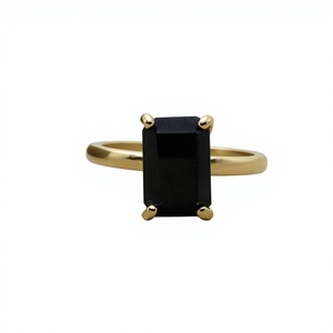 Anillo de Plata de Ley Chapado en Oro con Bisel de Ónix Negro Rectangular de 7x11 mm - Regalo de Boda o Compromiso para Mujer - Product Image 1