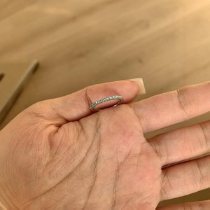 Cette bague empilée avec diamant bleu Paraiba, un style populaire sur Xiaohongshu, présente un design unique, offrant un luxe discret. - Product Image 4
