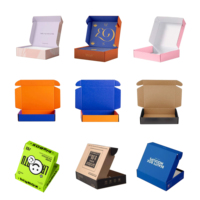 Boîtes d'emballage en papier kraft personnalisées avec fermeture magnétique, matériaux recyclés, logo et design personnalisés pour l'expédition et l'usage industriel