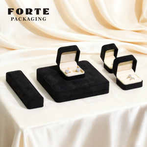 Cajas de Embalaje para Joyería de Alta Gama FORTE, Personalizadas, de Microfibra Cuadrada con Relieve, Estilo Popular, con Cartón - Product Image 3
