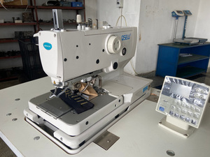 Máquina de Coser Industrial Electrónica de Accionamiento Directo QS-9820-01 para Trajes de Mezclilla con Ojales Redondos - Product Image 2