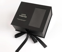 Boîte cadeau rigide de luxe pliable avec logo en relief UV personnalisé, fermeture magnétique et ruban