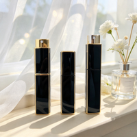 Atomiseur de parfum rechargeable carré avec revêtement intérieur en PP, conception de remplissage par le bas rotative, flacon pulvérisateur de parfum cosmétique