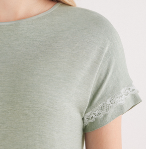 Robe de nuit d'été en viscose à manches courtes et bordure en dentelle - Product Image 2