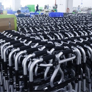 Muletas axilares para niños, de aleación de aluminio, altura ajustable, antideslizantes, ayuda para caminar y rehabilitación para niños de 1.0-1.35m - Product Image 2