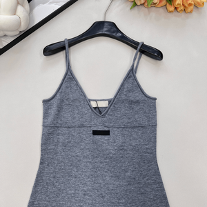 Mini-robe en tricot à col en V avec coupe ajustée pour un usage décontracté et quotidien mius - Product Image 4