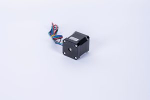 Motor Híbrido Nema17 de 42 mm, 2.55 V, 1.7 A, 0.52 N.m, Modelo 42D07C420 - Product Image 1