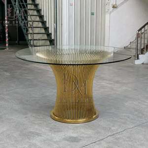 Mesa de Comedor Redonda Personalizada con Base de Acero Inoxidable Dorado y Diseño de Rayos de Sol, con Cubierta de Vidrio Templado Espejado - Product Image 3