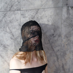 Schwarze Spitzen-Maskerade Vollgesichts-Schleiermaske Gotische Ausgehöhlte Durchsichtige Kapuze Kopfbedeckung Erwachsenen-SM-Sexspielzeug 100% Wasserdicht für Männer und Frauen - Product Image 3