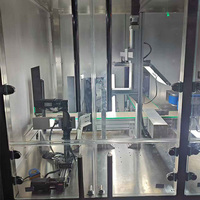 Machine d'inspection visuelle automatique pour bouteilles en plastique, avec retrait automatique des bouchons et détection des défauts de surface (trace de fente, fissure) et de dimensionnement (défauts de forme)