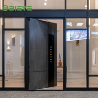 Porte pivotante minimaliste à axe décalé, sur mesure, hauteur surdimensionnée, rotation bidirectionnelle fluide, entrée de villa de luxe