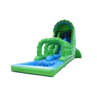Toboggan aquatique géant commercial pour événements estivaux avec parois latérales hautes pour des glissades sécurisées destinées aux entreprises desservant le marché estival