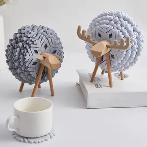 गर्म बेच भेड़ आकार कप पैड Coasters रचनात्मक हिमपात का एक खंड महसूस किया मजेदार भेड़ के आकार का विरोधी पर्ची के साथ पीने Coasters लकड़ी धारक