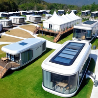 Maison capsule modulaire préfabriquée de luxe à deux étages avec 2 chambres et petit espace avec panneau solaire