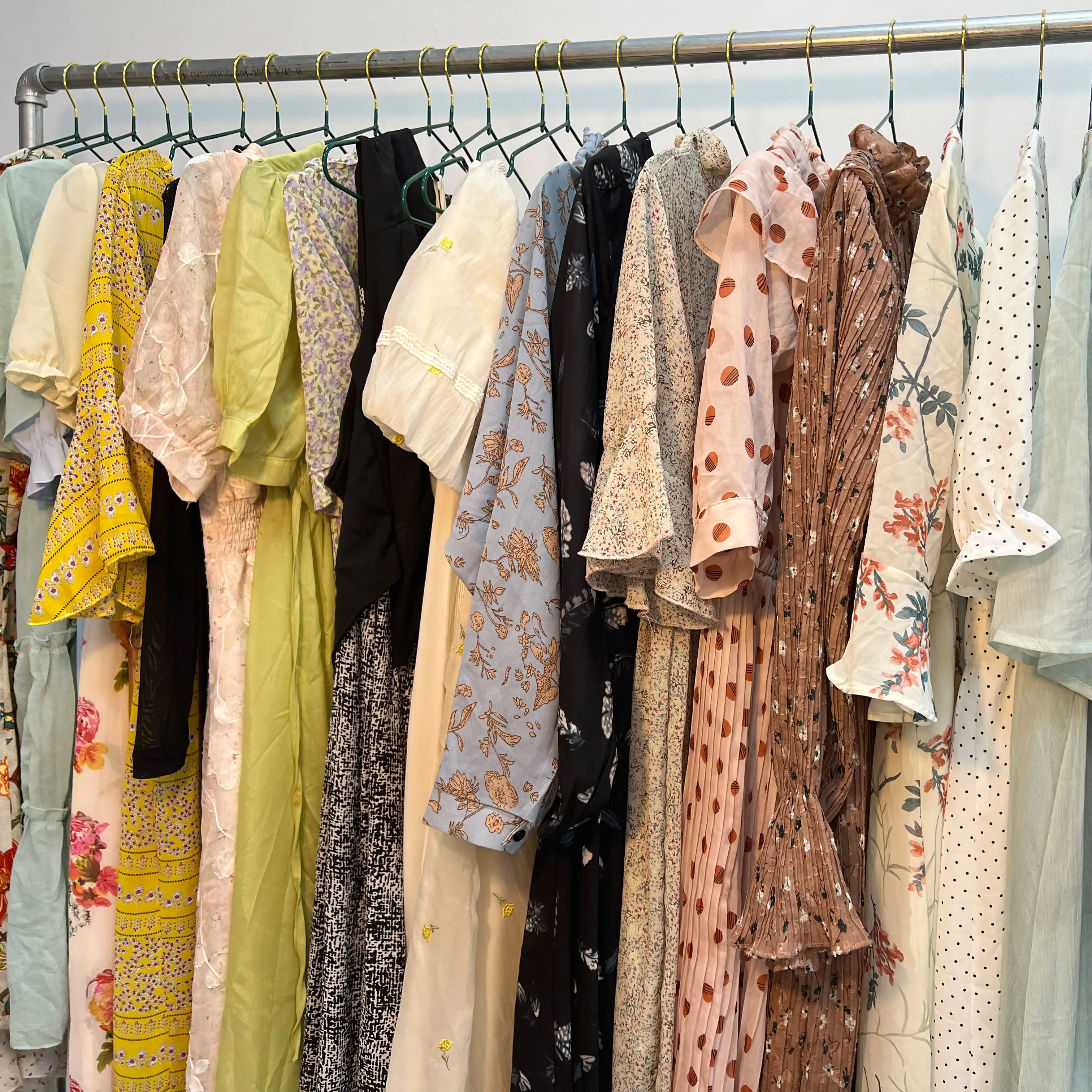 Fábrica preço direto Mulheres Verão Vestidos preço barato mulheres roupas estoque roupas usadas venda a granel Roupas usadas