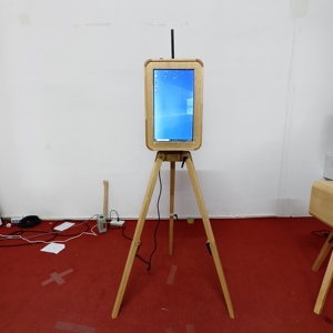 Photomaton rétro en bois double face multifonctionnel portable et durable avec imprimante instantanée pour la vente en gros - Product Image 3