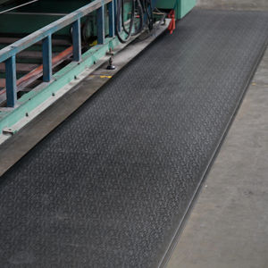 แผ่นรองกันล้า PVC สำหรับงานอุตสาหกรรม ขนาด 3'x60' - Product Image 1