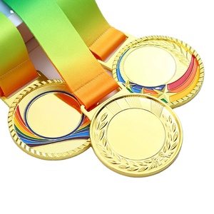 Medalla de Metal Fundido a Presión Personalizada, Acabado Mate Dorado, Plateado o Bronceado, con Caja Roja - Product Image 1