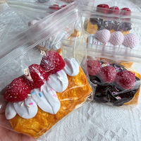 Jouet anti-stress en silicone souple en forme de gâteau aux fraises, mignon, à remontée lente, jouet à presser pour soulager le stress, cadeau pour enfants